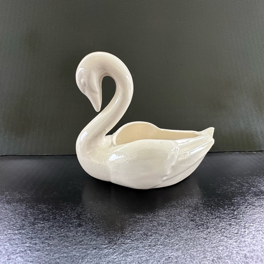Elegant White Swan Figurine - Picture 5 of 14